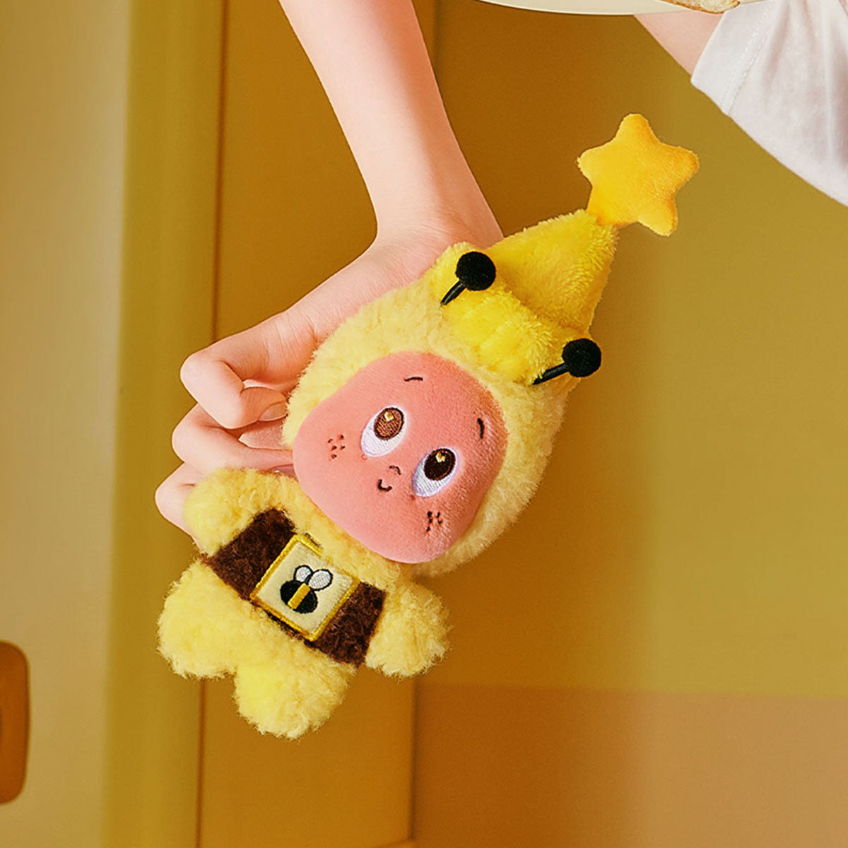 TWINKLE-TWINKLE-MOON-GELATO-Series-Honey-Plush-Pendant